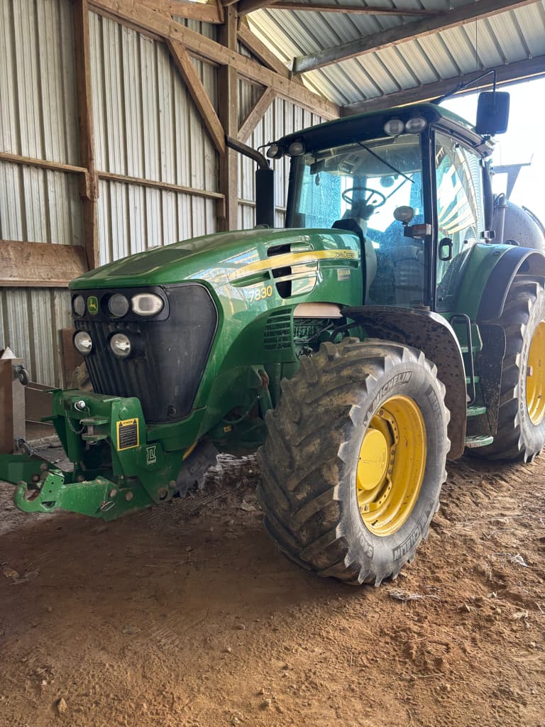 Tracteur JOHN DEERE 7830 - photo principale