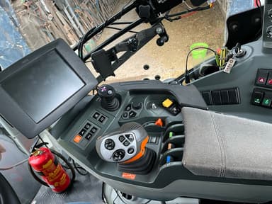 Tracteur CLAAS AXION 810 - photo 4
