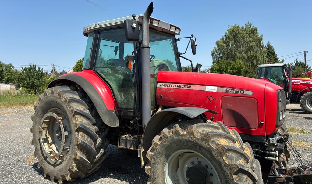 Tracteur MASSEY FERGUSON 8220 - photo principale