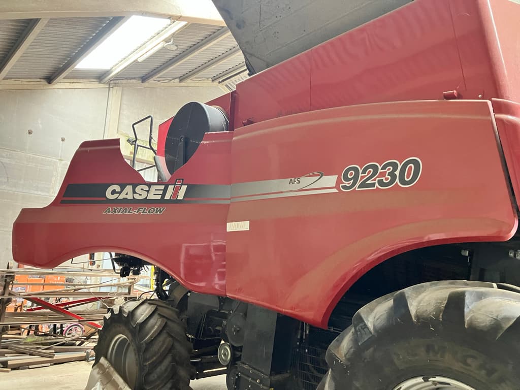 Moissonneuse CASE IH AXIAL-FLOW 9230 - photo principale