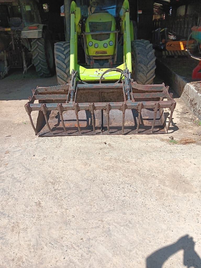 Tracteur CLAAS ARION 410 - photo principale