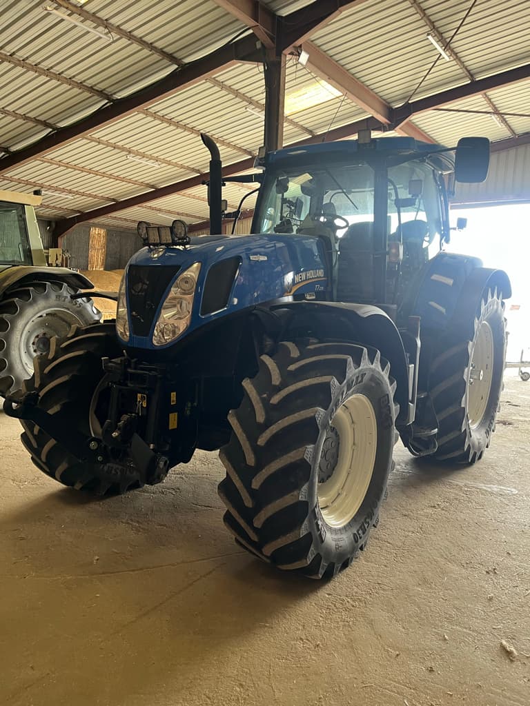Tracteur NEW HOLLAND T 7.235 AC - photo principale