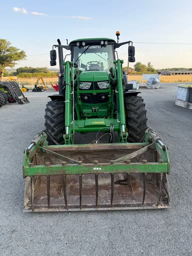 Tracteur chargeur JOHN DEERE 6110 M COMMAND QUAD - photo 3