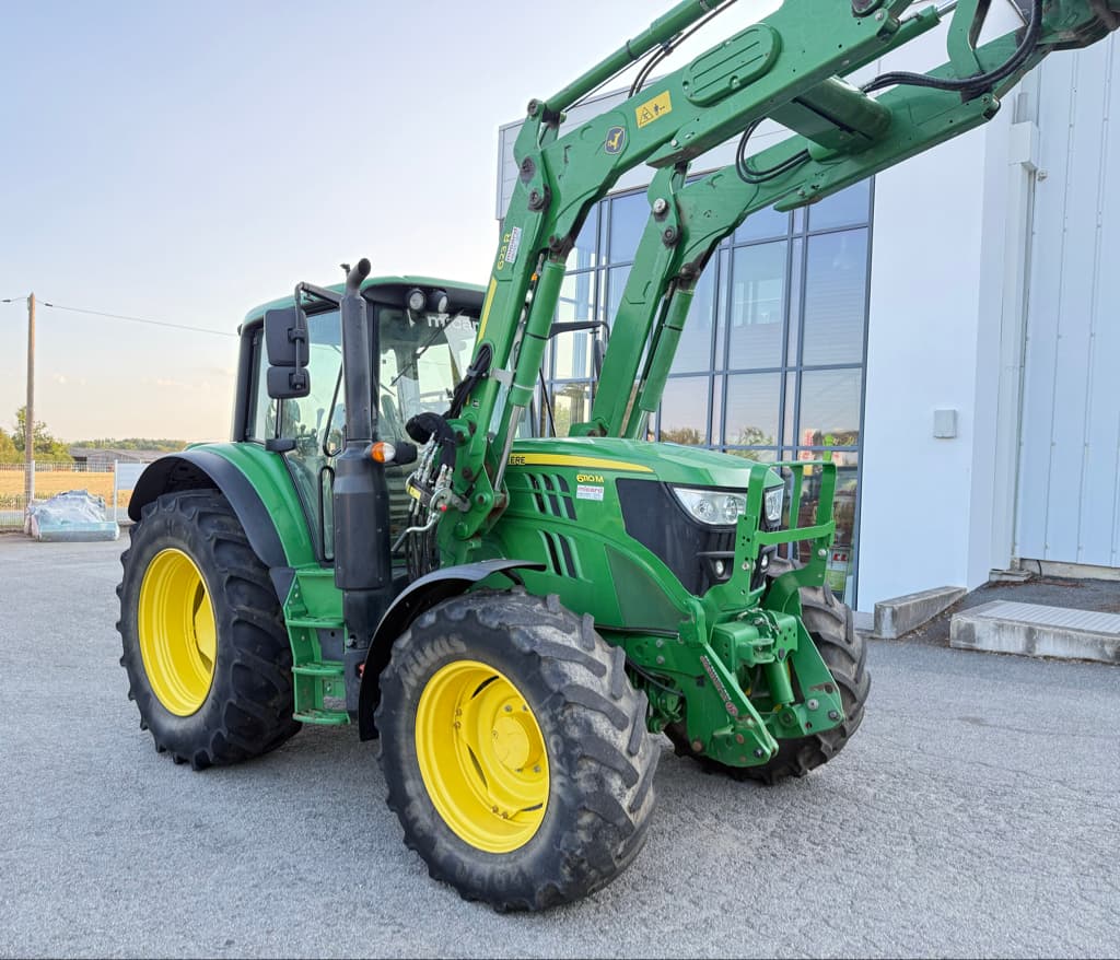 Tracteur chargeur JOHN DEERE 6110 M COMMAND QUAD - photo principale
