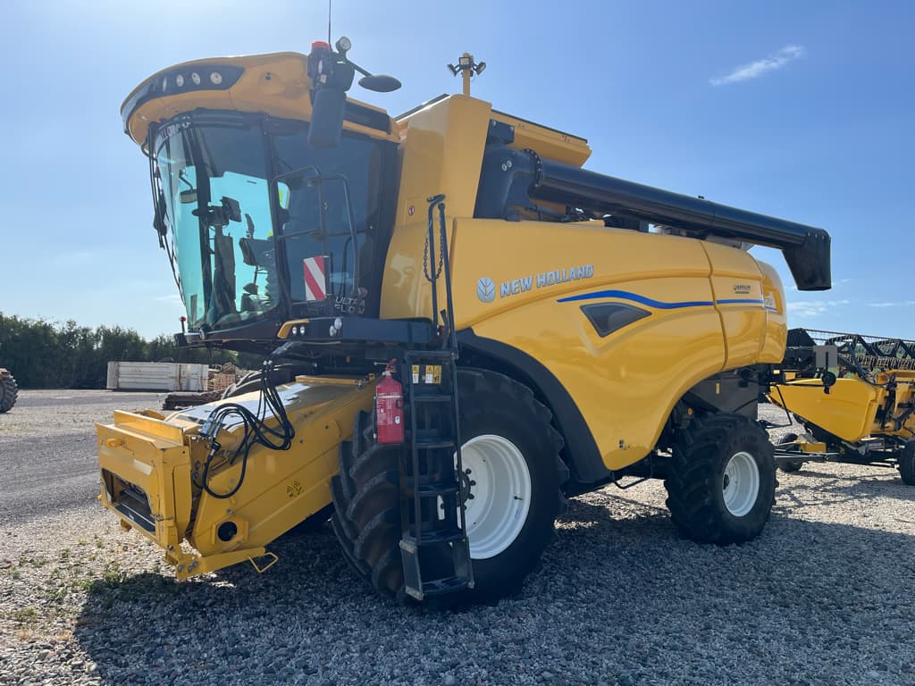 Moissonneuse NEW HOLLAND CH7.70 - photo principale