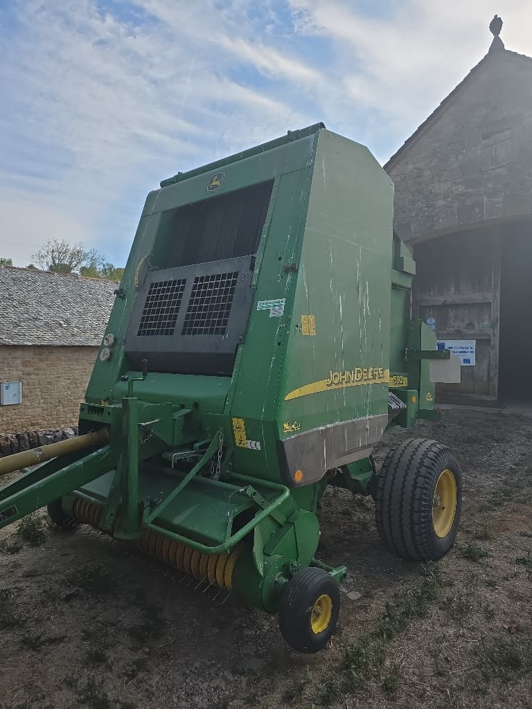 Presse balles rondes JOHN DEERE 592 Maxicut - photo principale
