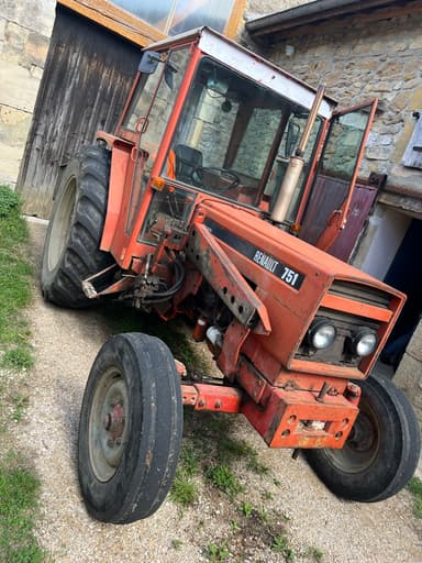 Tracteur chargeur RENAULT 751 - photo 3