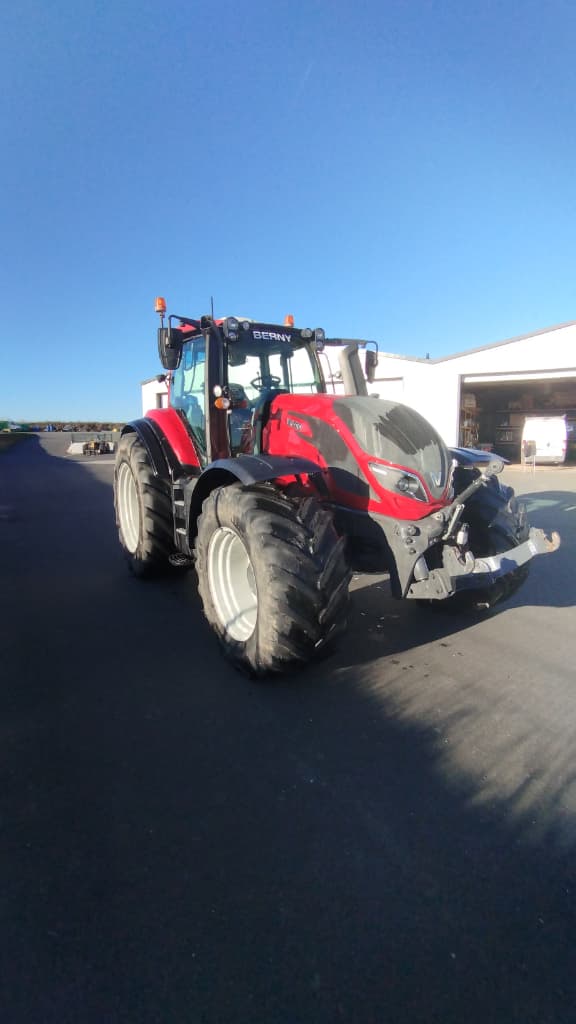 Tracteur VALTRA T254 - photo principale