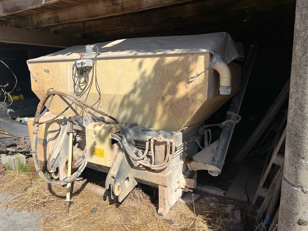 Epandeur engrais CALVET R 3000 - photo principale