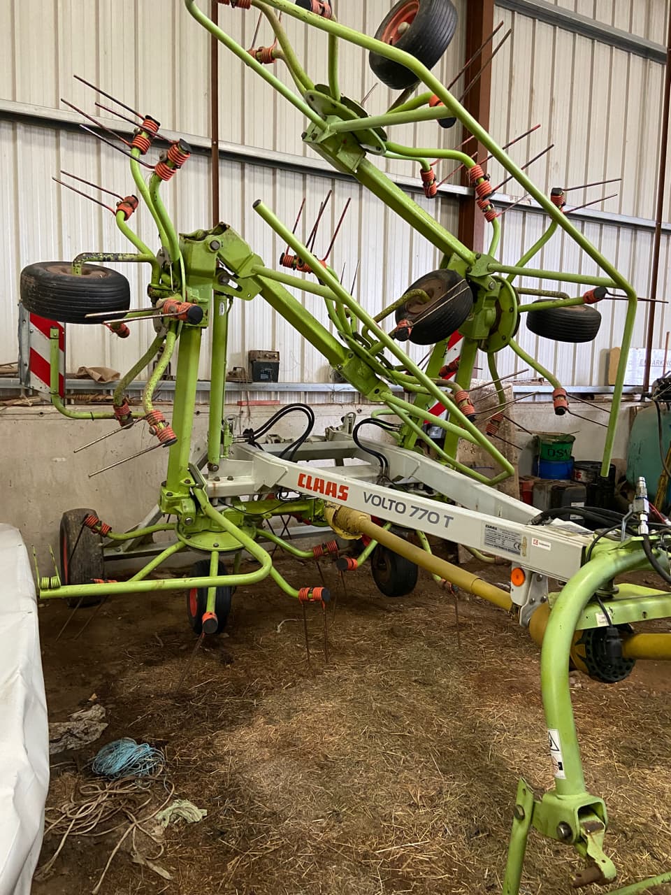 Faneuse CLAAS VOLTO 770T - photo principale