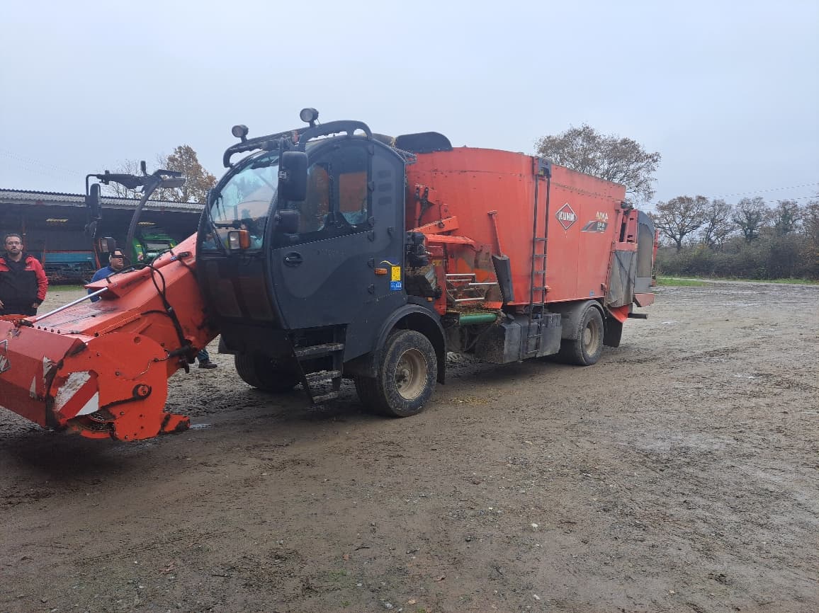Melangeuse automotrice KUHN Spw22 - photo principale