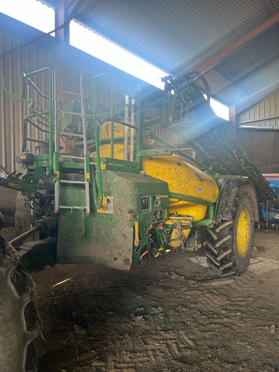 Pulverisateur JOHN DEERE M944i - photo slide 1