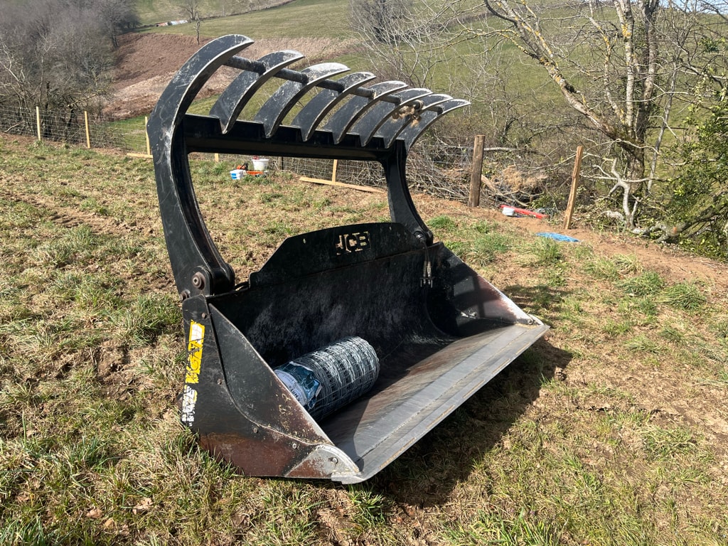 Godet JCB 2.45 manitou - photo slide 1