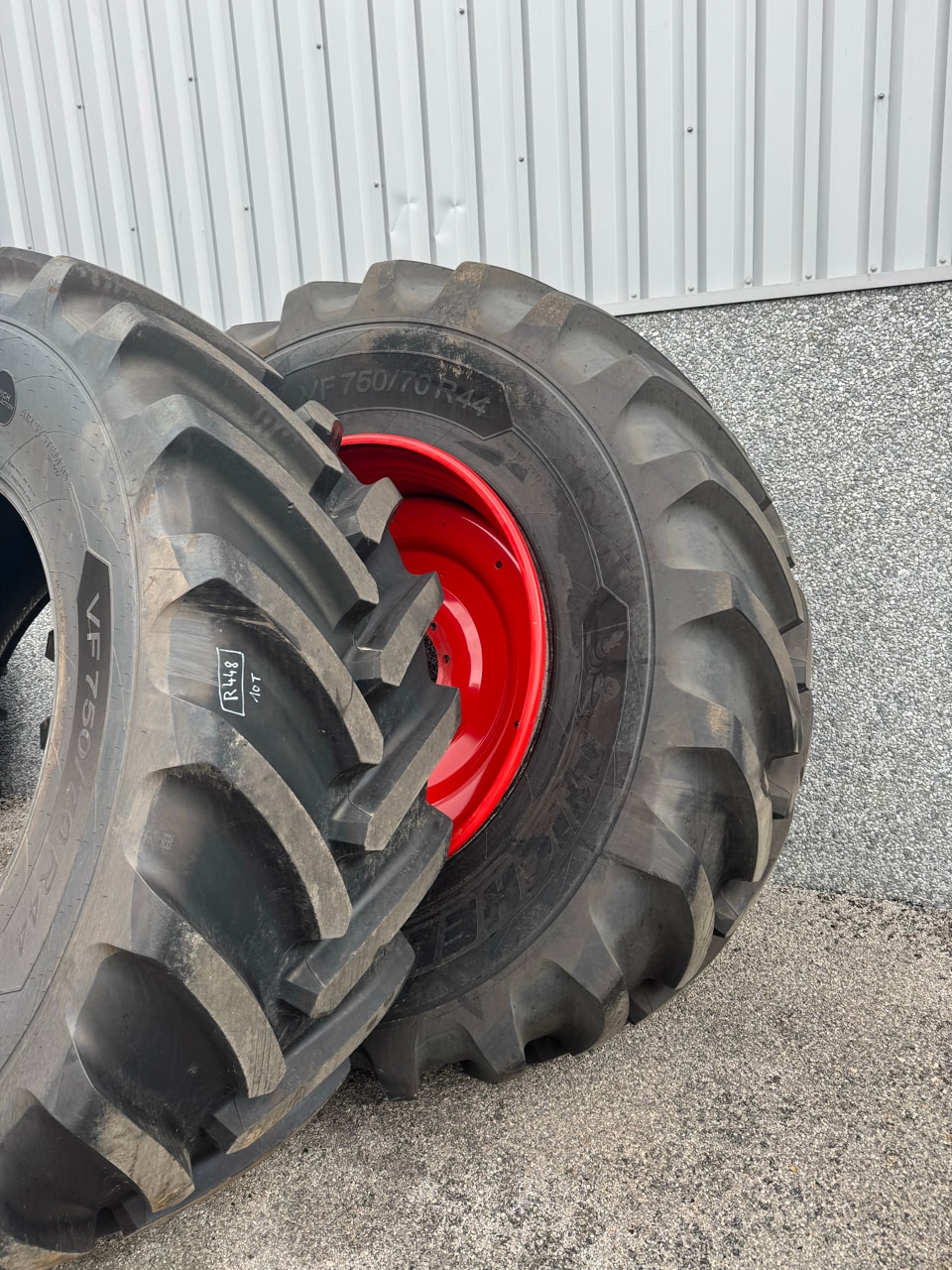 Pneumatique MICHELIN 750/70R44 - photo slide 2