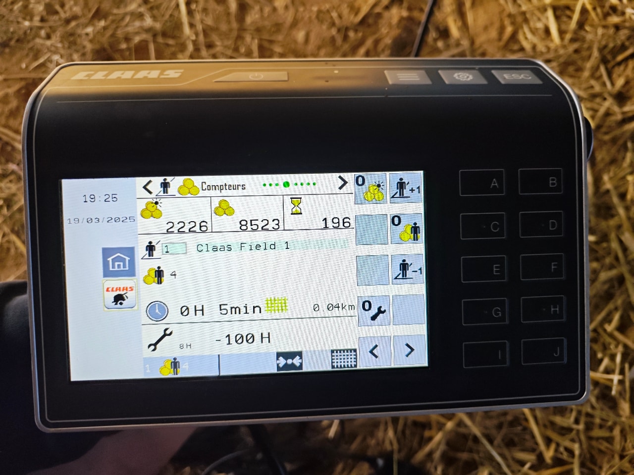 Presse balles rondes CLAAS Variant560 rf - photo slide 7