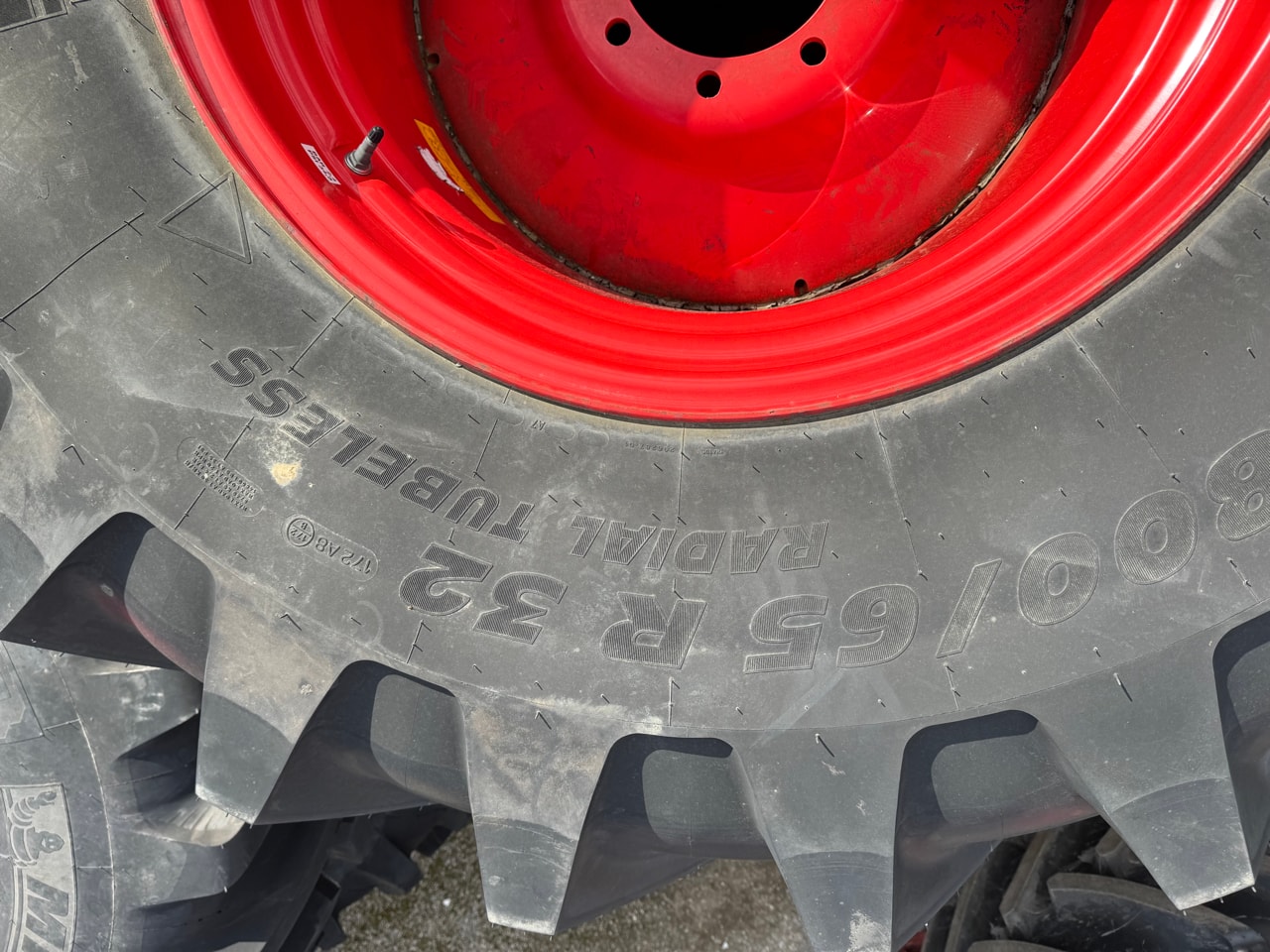 Pneumatique MICHELIN 800/65R32 - photo slide 5