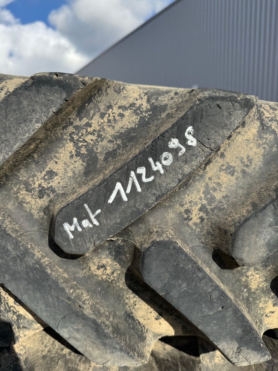Pneumatique MICHELIN VF380/90R46 - photo slide 3