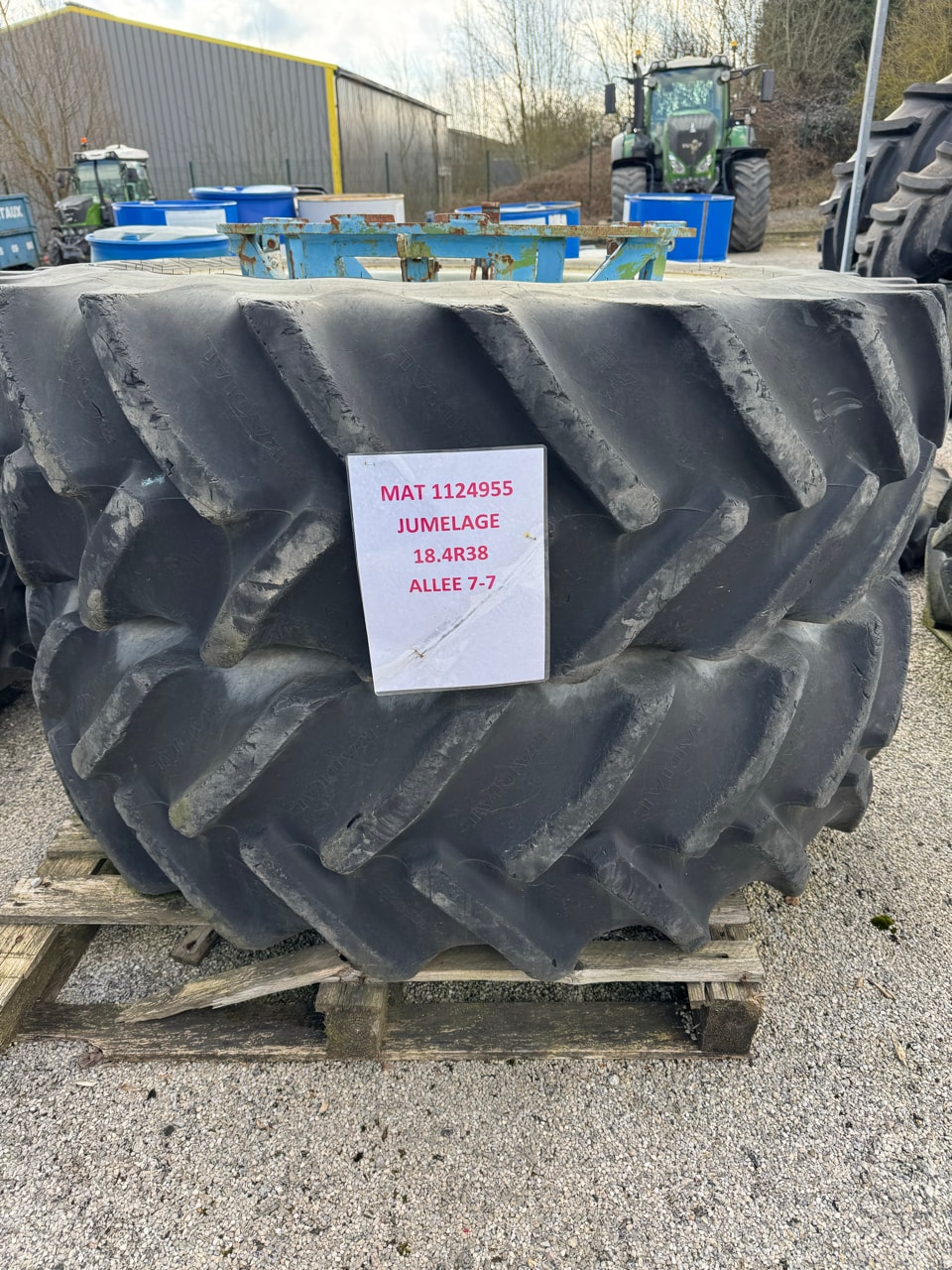 Pneumatique GOODYEAR 18.4E38 - photo slide 1