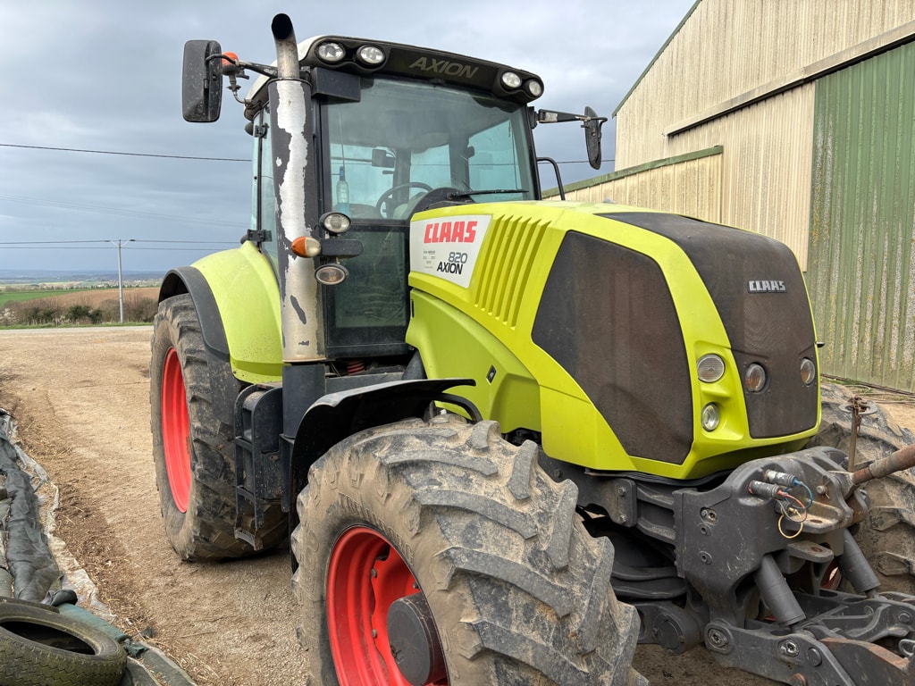 Tracteur CLAAS AXION 820 - photo slide 1