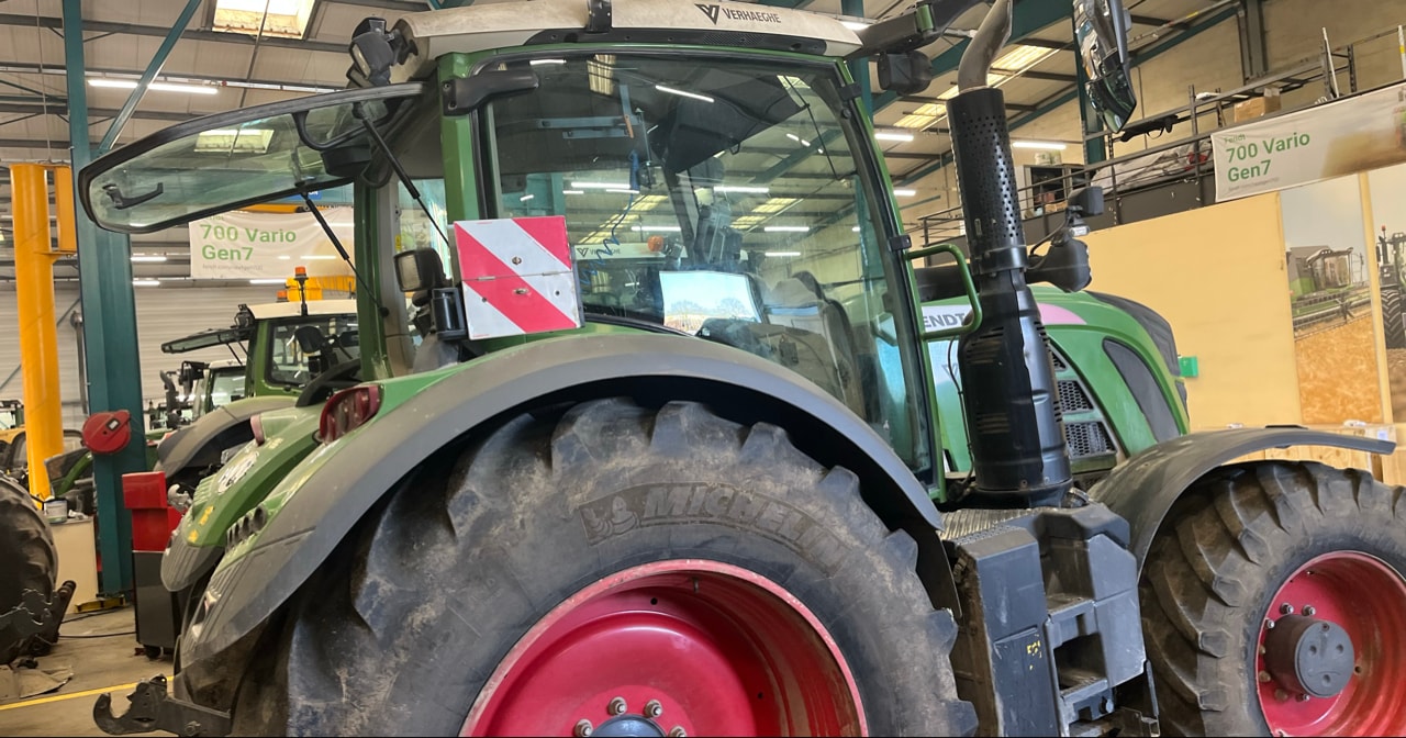 Tracteur FENDT 718 VARIO POWER + - photo slide 4