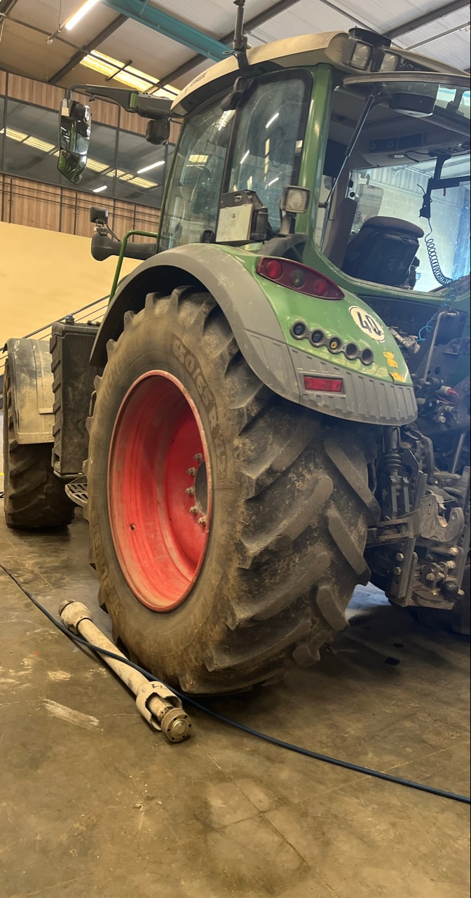 Tracteur FENDT 718 VARIO POWER + - photo slide 5