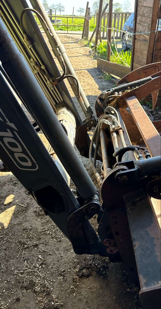 Tracteur CLAAS AXOS 330 - photo slide 19