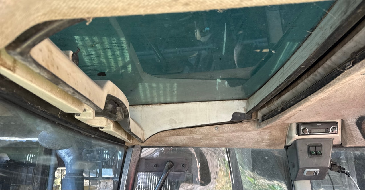 Tracteur CLAAS AXOS 330 - photo slide 11