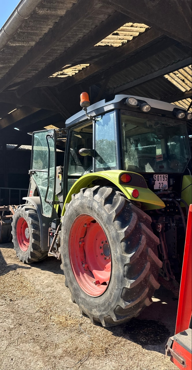 Tracteur CLAAS AXOS 330 - photo slide 6