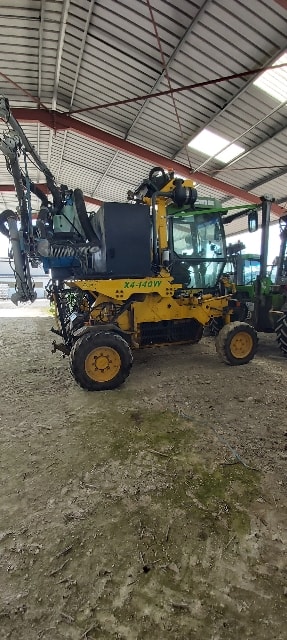 Tracteur enjambeur CMC X4140vv - photo slide 2