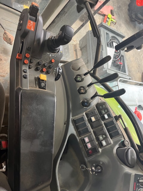 Tracteur CLAAS ARION 610 - photo slide 12