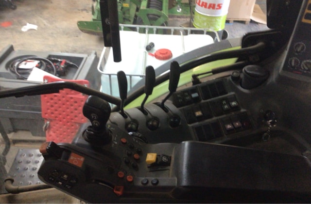 Tracteur CLAAS ARION 610 - photo slide 8