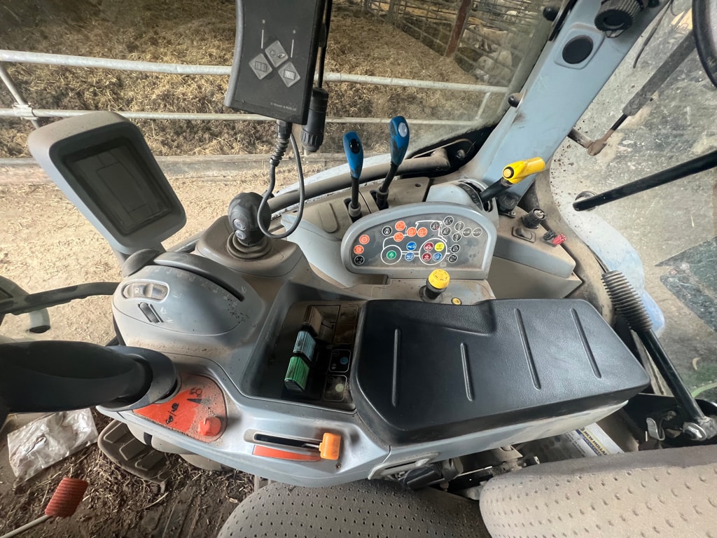 Tracteur NEW HOLLAND T5.130 DCT - photo slide 8
