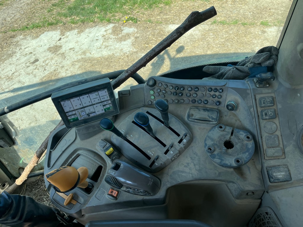 Tracteur chargeur JOHN DEERE 6110R - photo slide 14