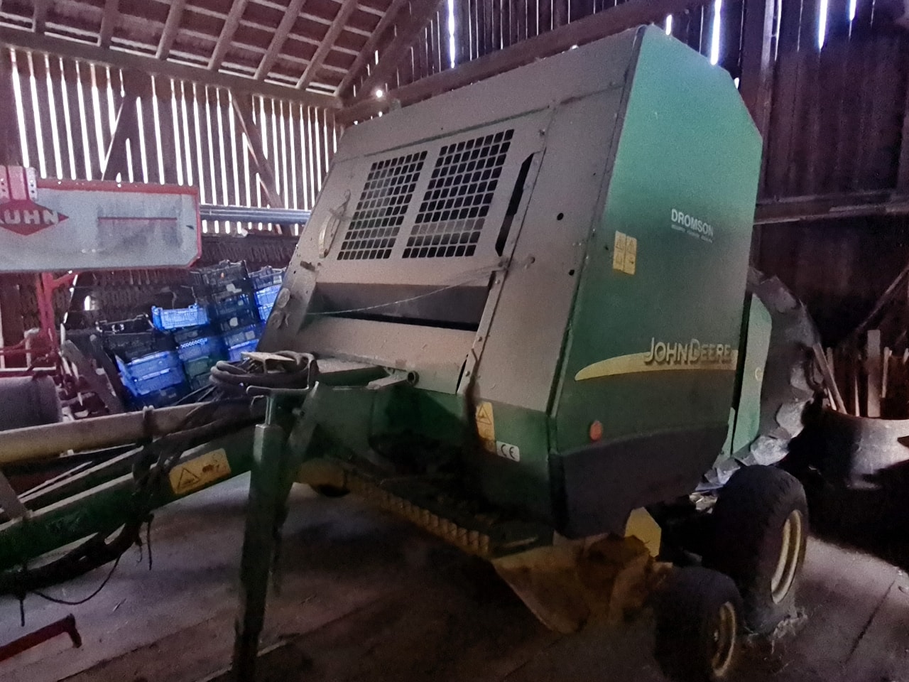 Presse balles rondes JOHN DEERE 572 - photo slide 2