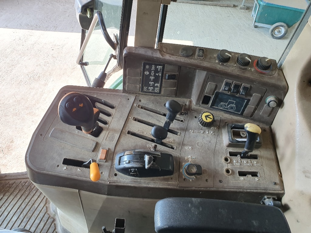 Tracteur JOHN DEERE 6510 - photo slide 11