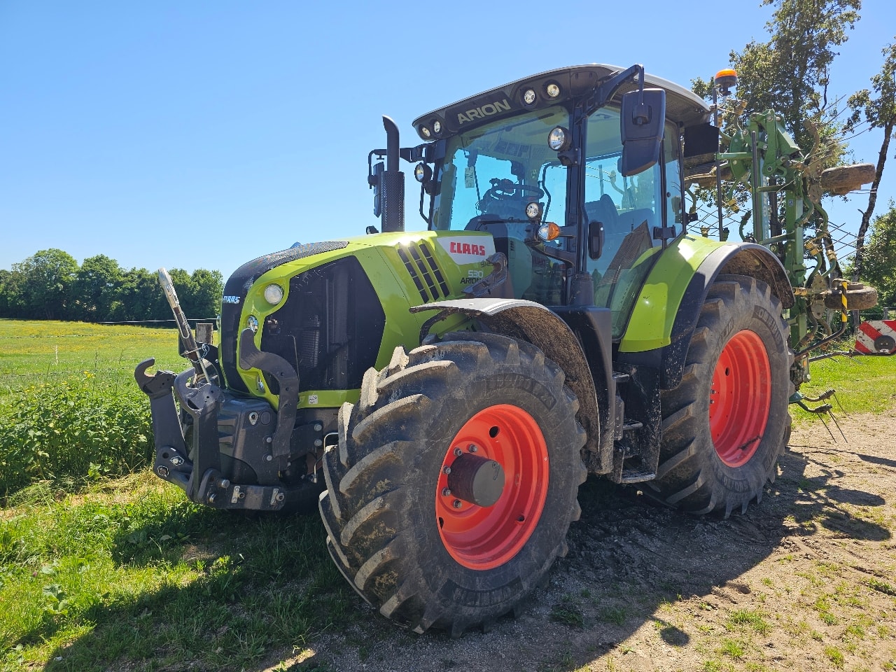 Tracteur CLAAS ARION 530 - photo slide 1