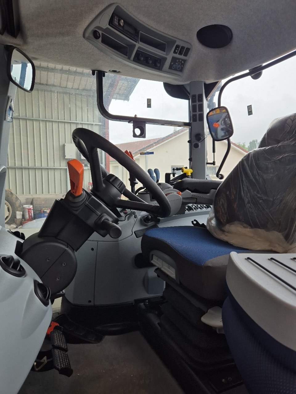Tracteur NEW HOLLAND T 7.245 - photo slide 14