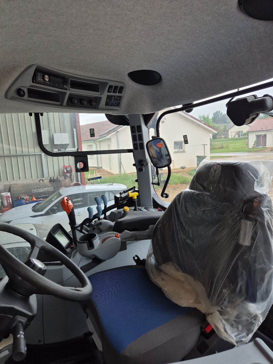 Tracteur NEW HOLLAND T 7.245 - photo slide 15