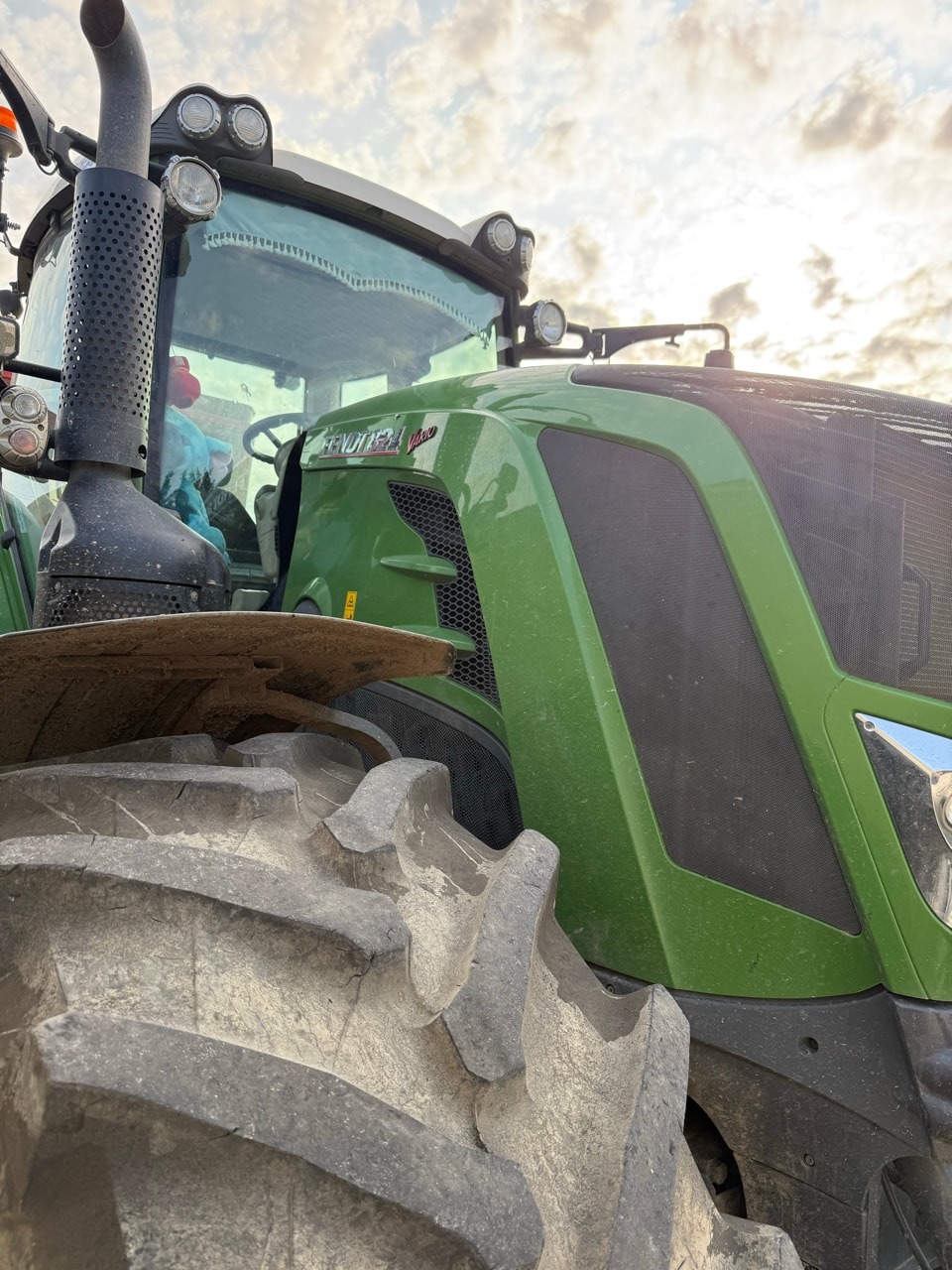 Tracteur FENDT 824 VARIO PROFI + - photo slide 8