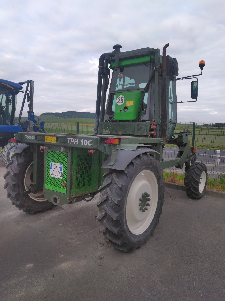 Tracteur enjambeur TECNOMA TPH - photo slide 4