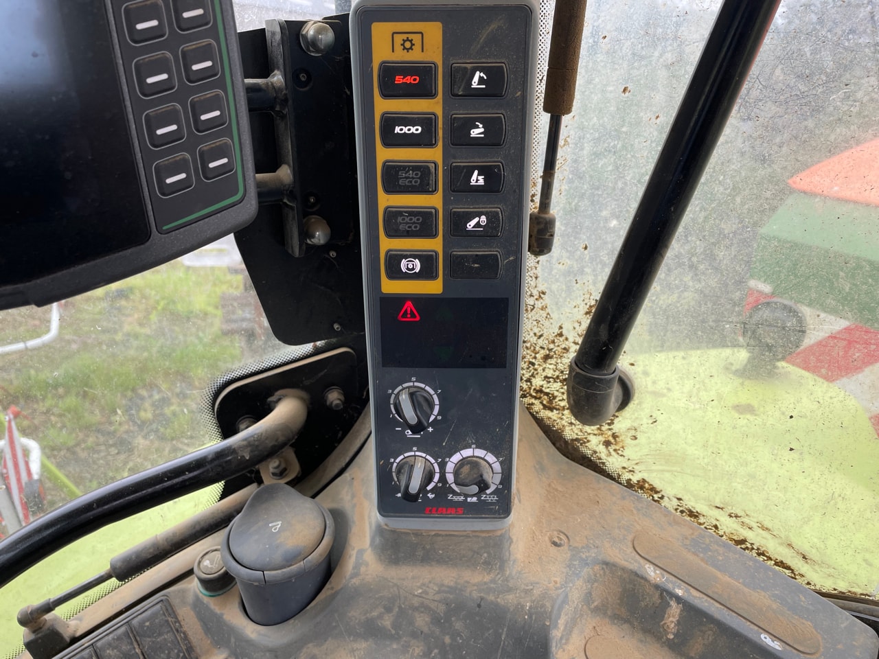 Tracteur CLAAS ARION 610 - photo slide 12