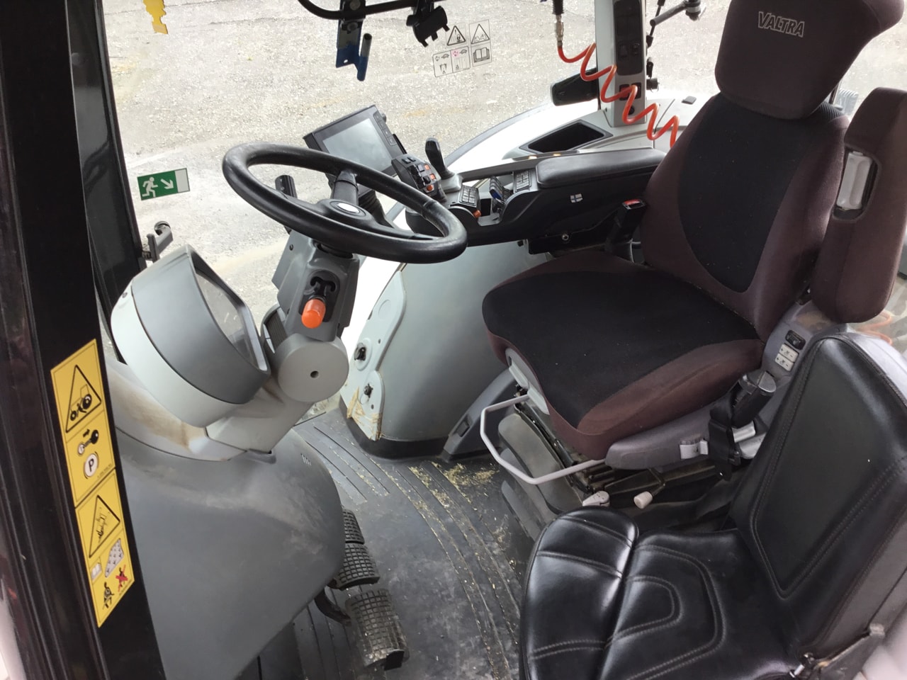 Tracteur VALTRA S324 - photo slide 4