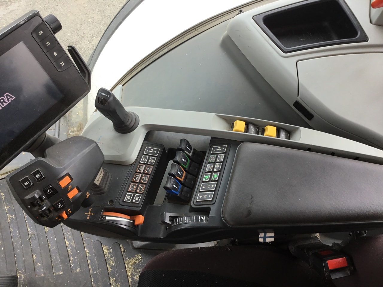 Tracteur VALTRA S324 - photo slide 5