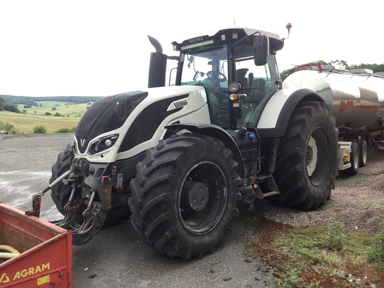 Tracteur VALTRA S324 - photo slide 1