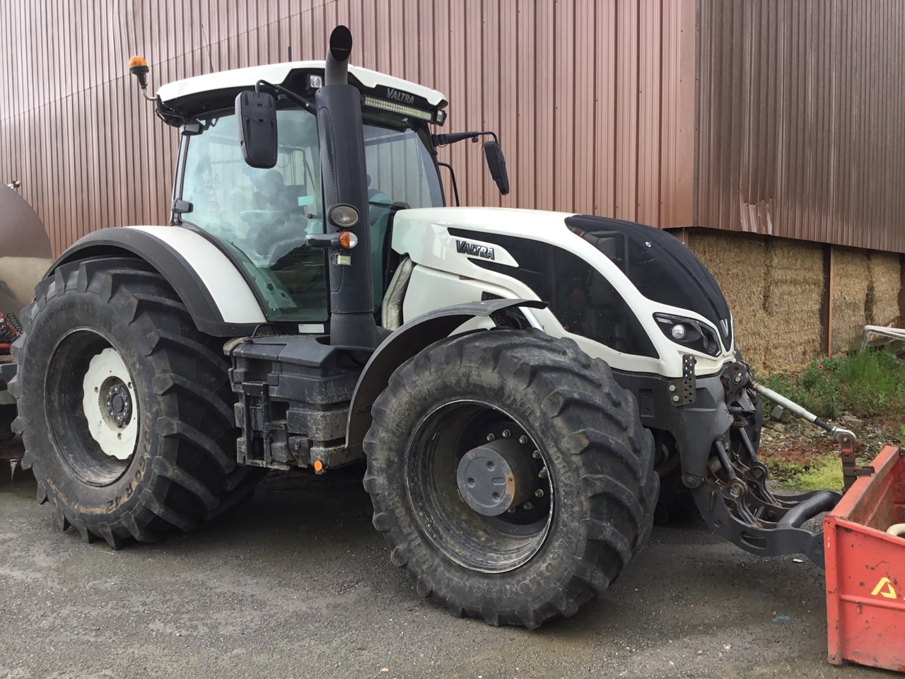 Tracteur VALTRA S324 - photo slide 6