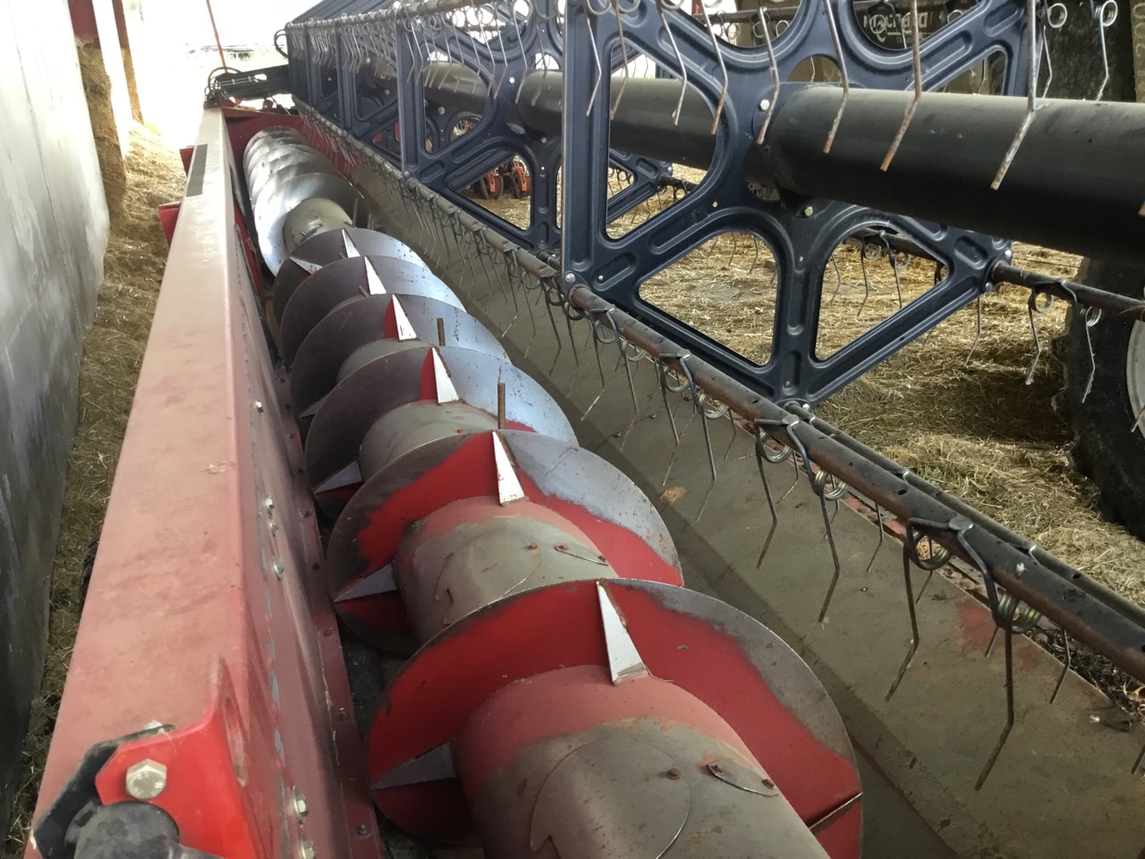Moissonneuse CASE IH AXIAL-FLOW AFX 8010 - photo slide 27