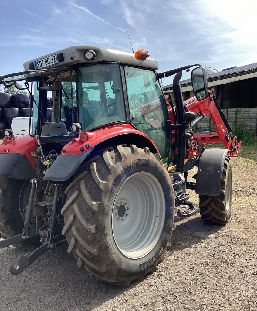 Tracteur MASSEY FERGUSON 5712 S - photo slide 3