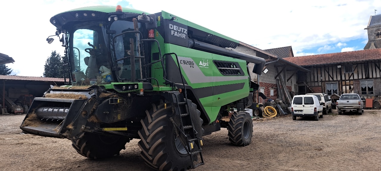 Moissonneuse DEUTZ FAHR C9206 TS - photo slide 1