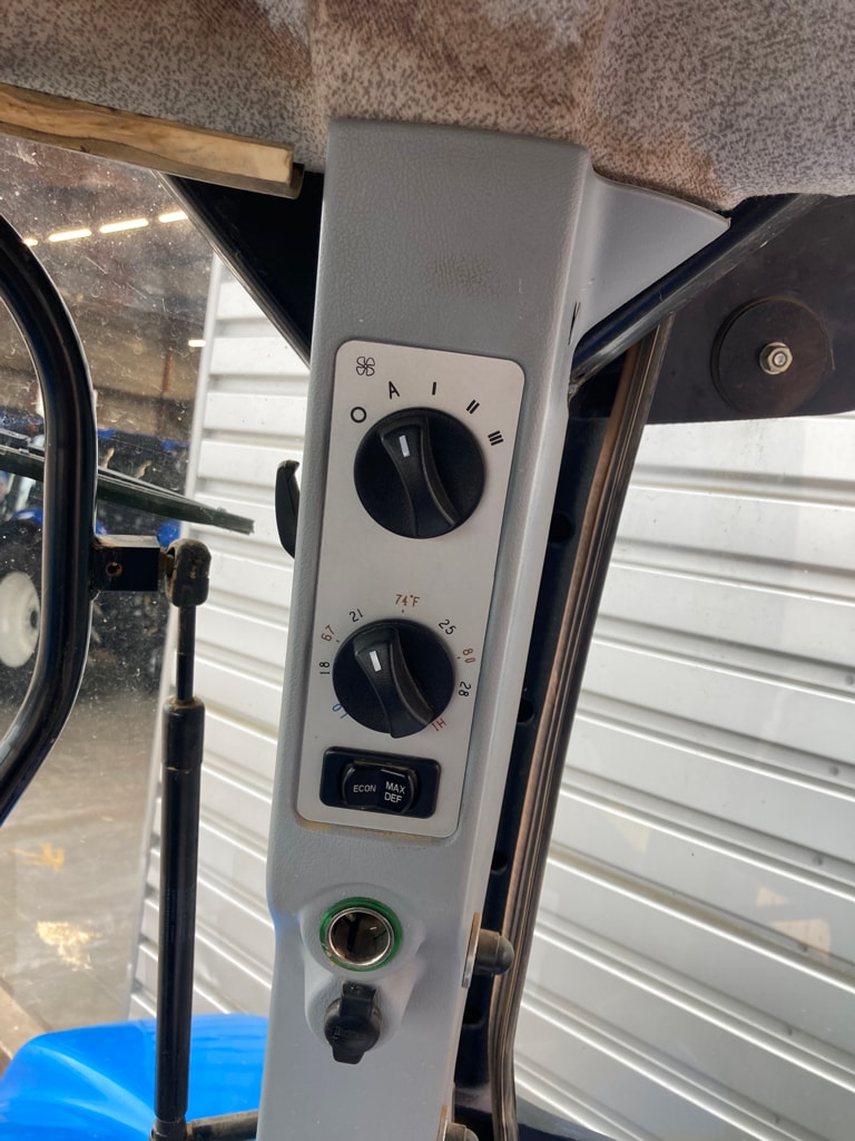 Tracteur NEW HOLLAND T7040 6.7L - photo slide 13