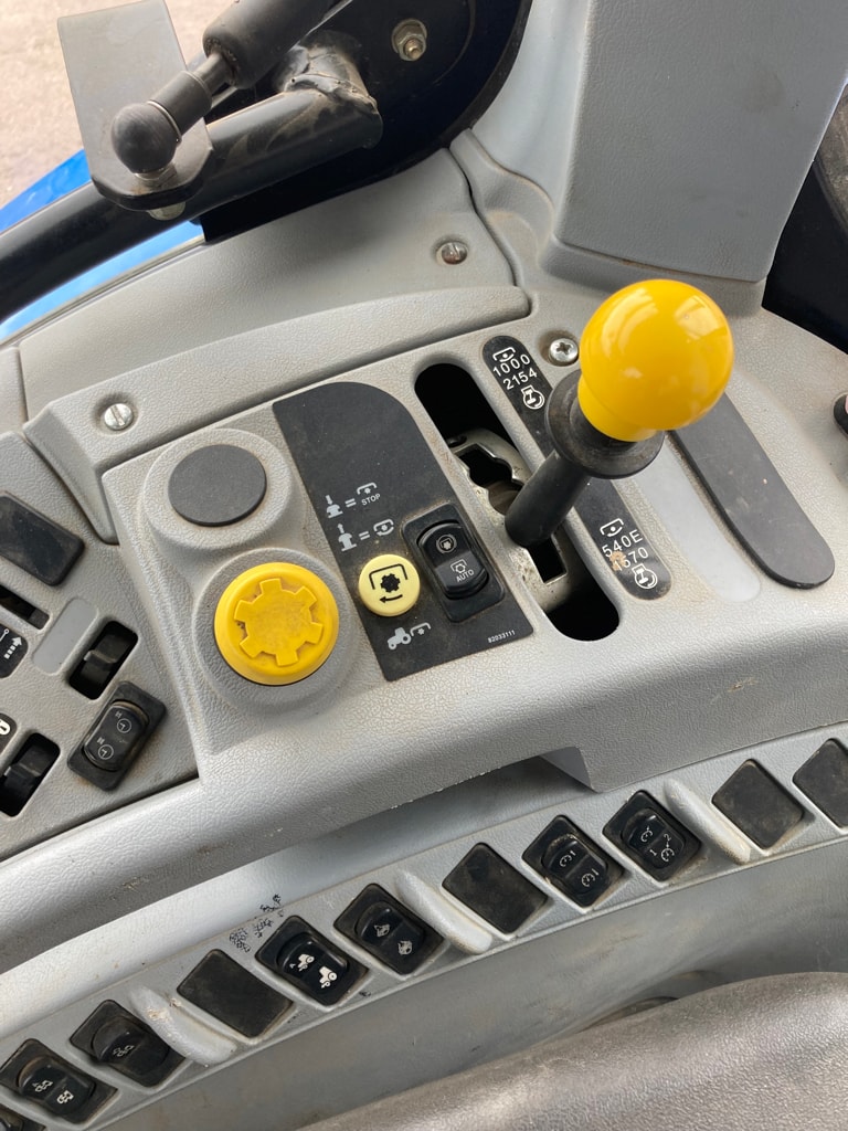 Tracteur NEW HOLLAND T7040 6.7L - photo slide 11